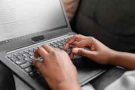 Mau Tau Spesifikasi Laptop Terekomendasi Untuk Pekerjaan Blogging ?